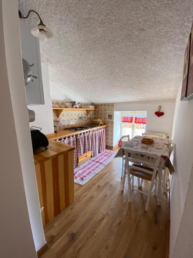Apartamento Mansarda Petronilla Piazzatorre Exterior foto